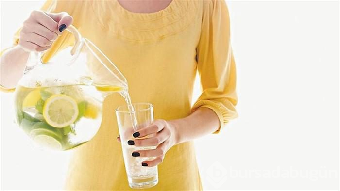 Her gün 1 bardak limonlu su ve 11 faydası!

