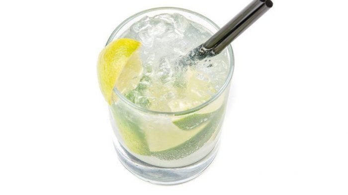 Her gün 1 bardak limonlu su ve 11 faydası!
