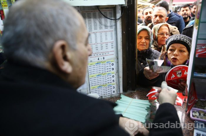 Büyük ikramiye için yılbaşı biletlerine yoğun ilgi
