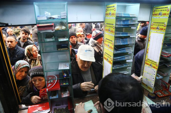 Büyük ikramiye için yılbaşı biletlerine yoğun ilgi
