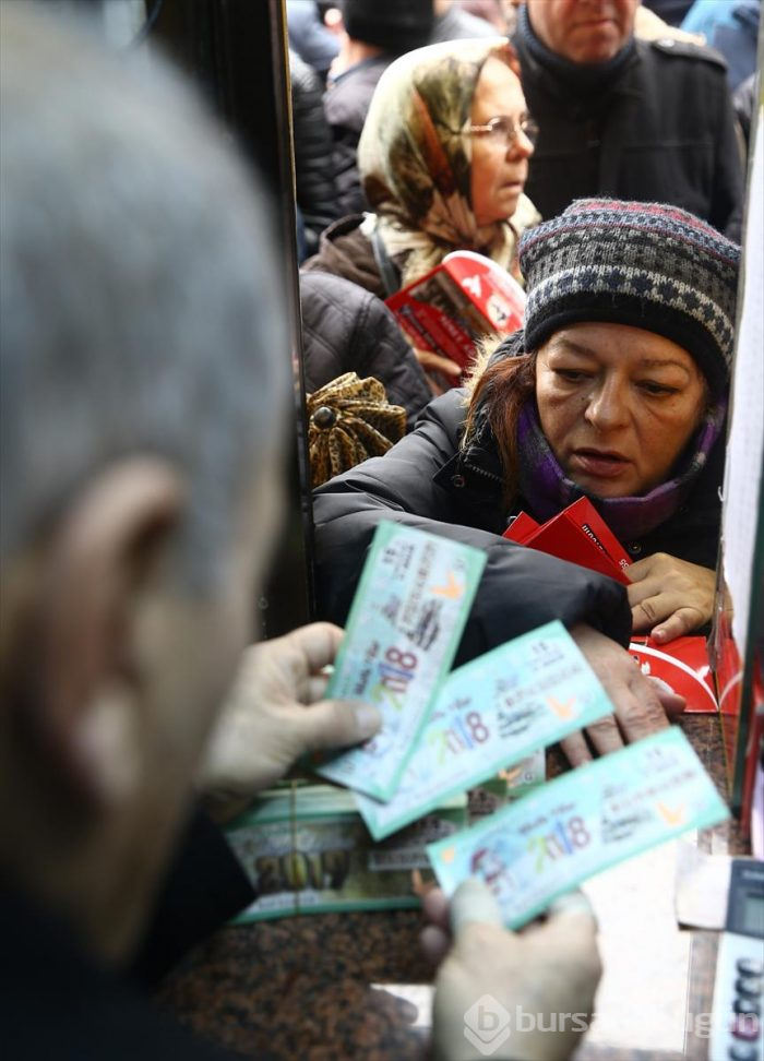 Büyük ikramiye için yılbaşı biletlerine yoğun ilgi
