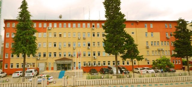 Rize Emniyet Müdürlüğü'nde silah sesleri
