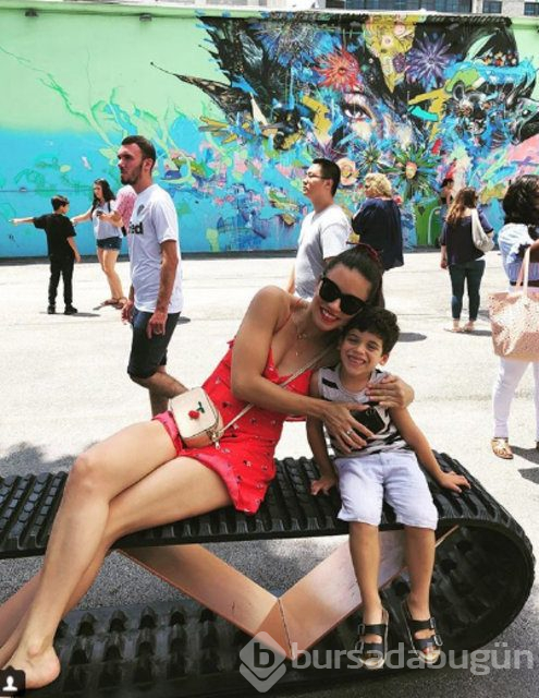 Adriana Lima Metin Hara'yı sildi