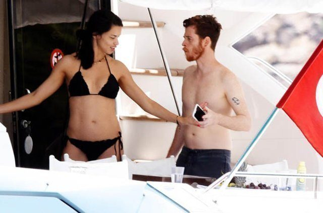 Adriana Lima Metin Hara'yı sildi