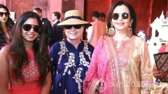 Dünyaca ünlü şarkıcı Beyonce'nin sahne aldığı yılın düğünü devam ediyor
