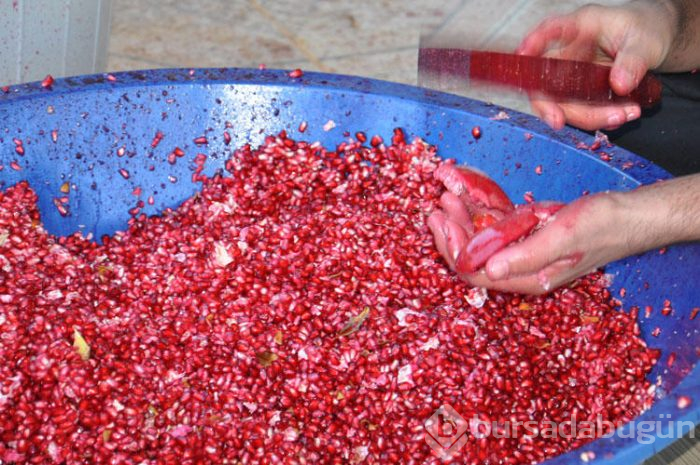 Salataların olmazsa olmazı nar ekşisinin nasıl yapıldığını biliyor musunuz?
