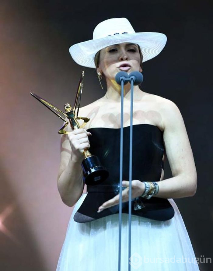 Hadise'nin çok konuşulan şapkasının sırrı
