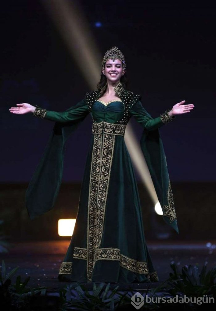 Demet Akalın, Miss Universe'de yarışacak olan Türkiye güzeline destek vermeyenlere tepki gösterdi
