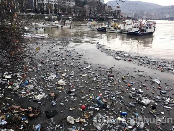 Zonguldak Limanı çöple doldu
