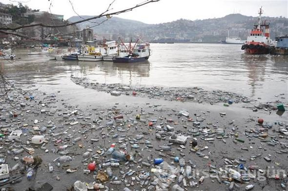 Zonguldak Limanı çöple doldu
