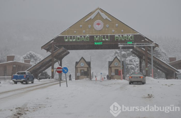 Bursa Uludağ'da kar kalınlığı artıyor