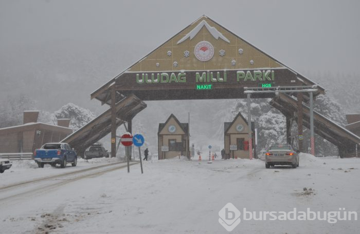 Bursa Uludağ'da kar kalınlığı artıyor