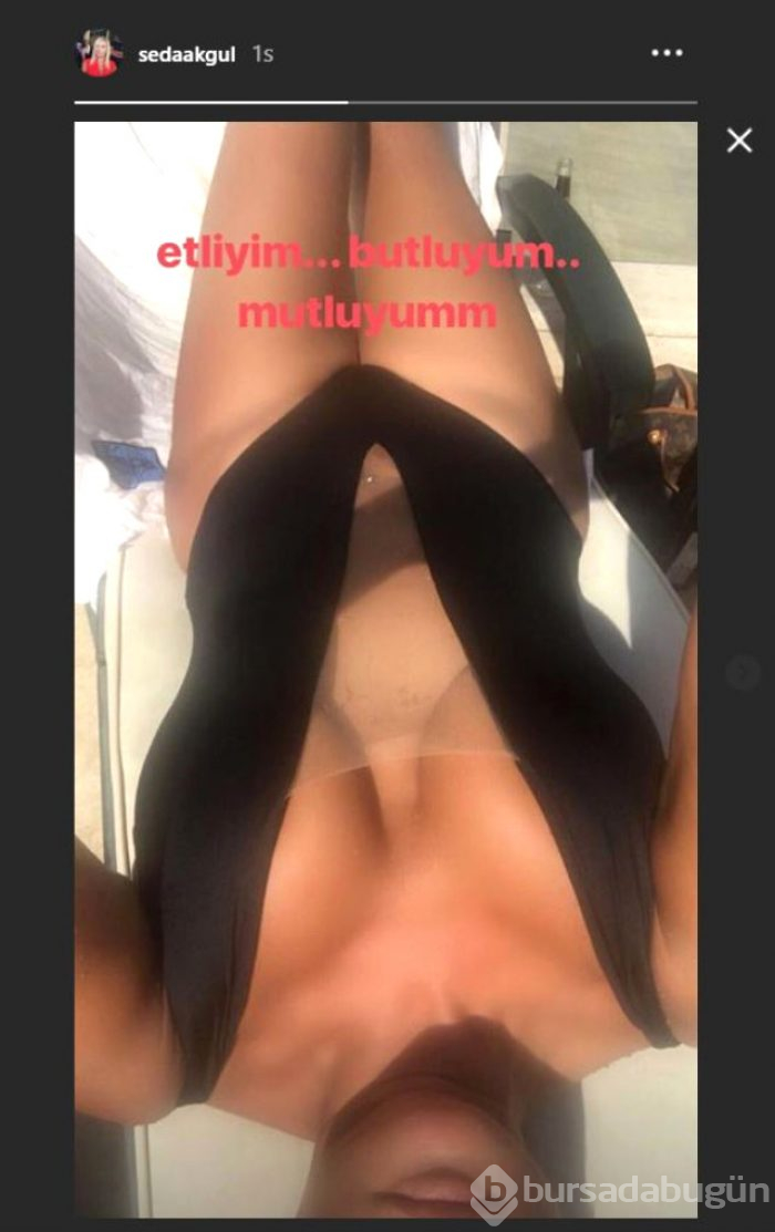 Ünlü sunucu Seda Akgül bacak hareketiyle sınırları zorladı
