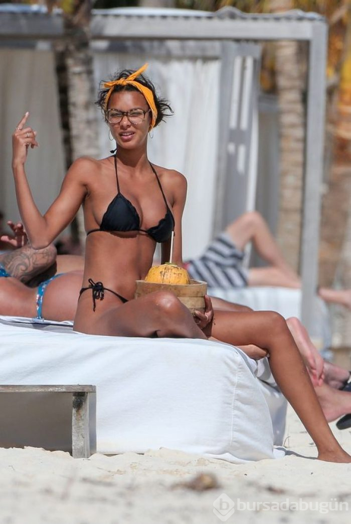 Meksika sahillerinde bir melek: Lais Ribeiro
