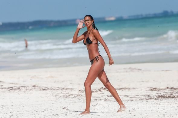 Meksika sahillerinde bir melek: Lais Ribeiro
