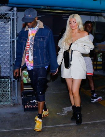 Kylie Jenner'dan yılbaşı pozu
