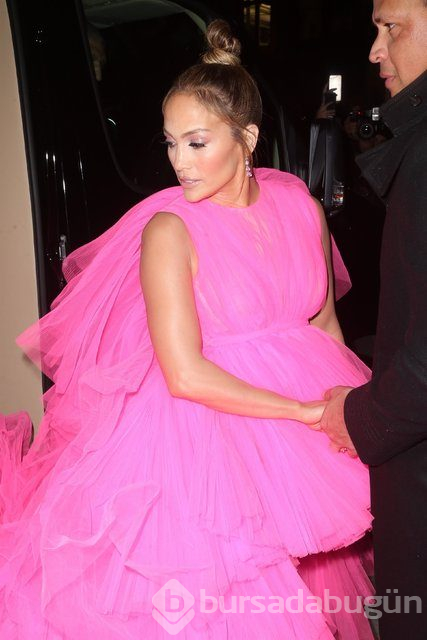 Jennifer Lopez limuzine zor sığdı!