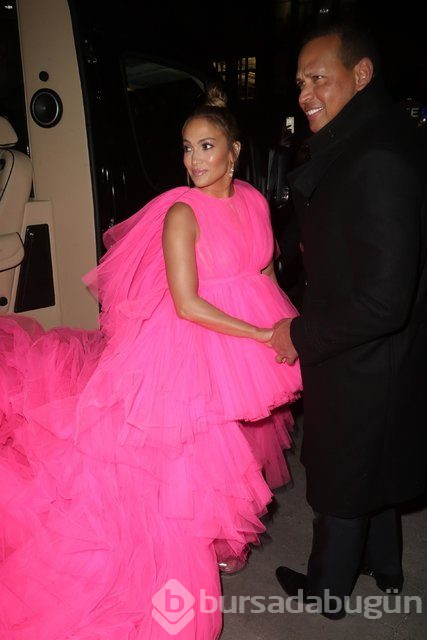 Jennifer Lopez limuzine zor sığdı!