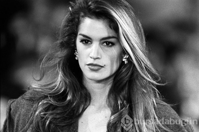 Cindy Crawford'dan 52 yaş pozu
