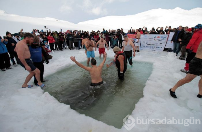 2 bin 700 metrede Yüzme Şenliği (Rize)