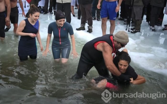 2 bin 700 metrede Yüzme Şenliği (Rize)