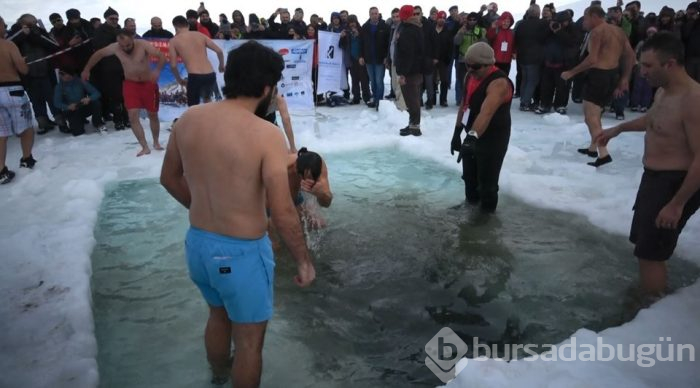 2 bin 700 metrede Yüzme Şenliği (Rize)