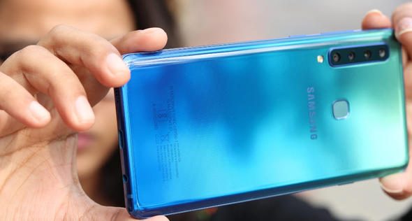 Samsung'tan 4 kameralı telefon: Galaxy A9
