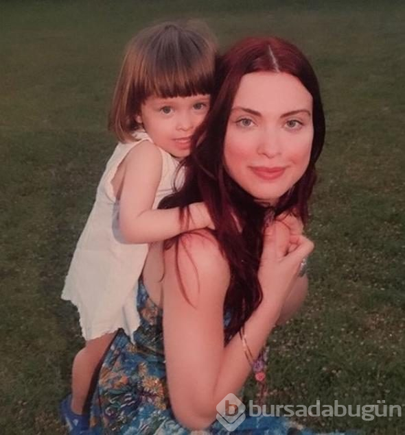 Annesini geçti!
