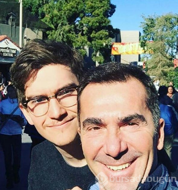 Annesini geçti!
