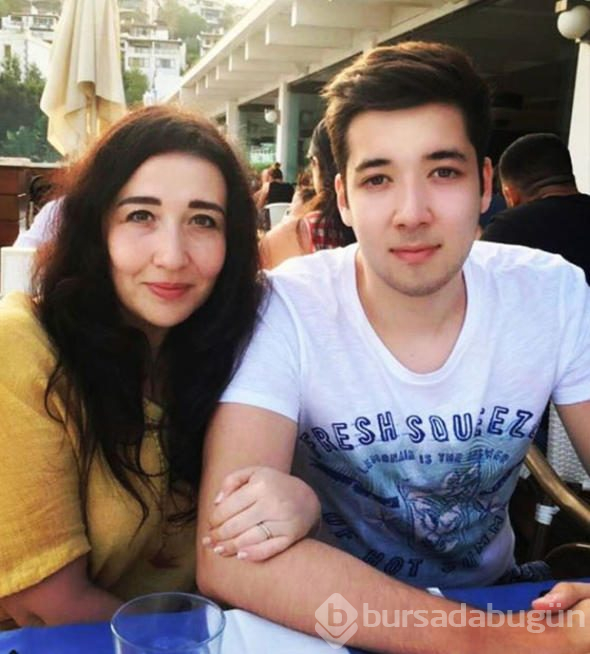 Annesini geçti!
