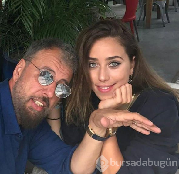 Annesini geçti!
