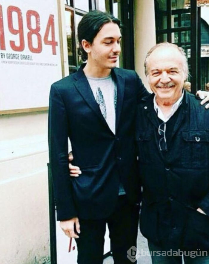 Annesini geçti!
