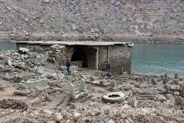 Yıllar önce sular altında kalan köyleri ortaya çıktı
