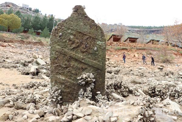 Yıllar önce sular altında kalan köyleri ortaya çıktı
