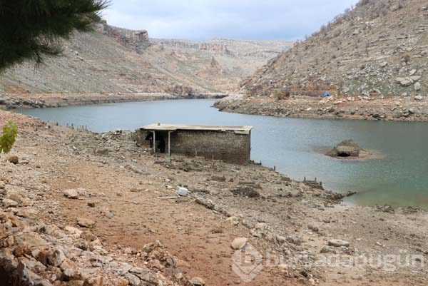 Yıllar önce sular altında kalan köyleri ortaya çıktı
