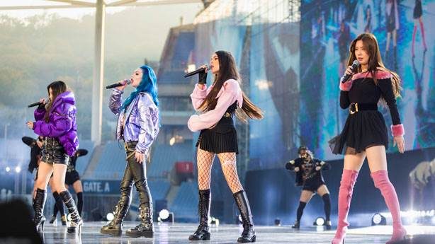 League of Legends karakterlerinin müzik grubu listeleri sallıyor
