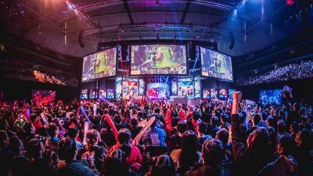 League of Legends karakterlerinin müzik grubu listeleri sallıyor
