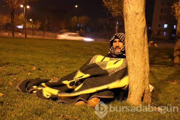 Kızı ile damadının tartışmaması için sokakta kaldı!
