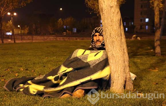 Kızı ile damadının tartışmaması için sokakta kaldı!
