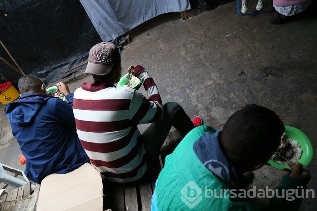 Yüzlerce kilometreyi günlerce yürüyen Venezuelalılar...
