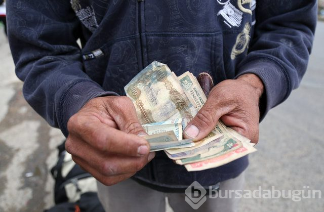 Yüzlerce kilometreyi günlerce yürüyen Venezuelalılar...
