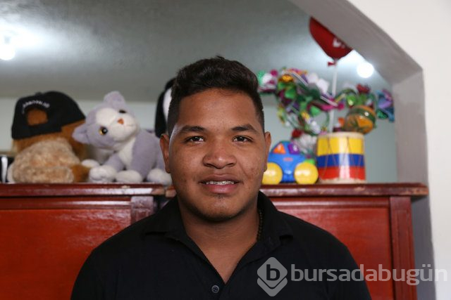 Yüzlerce kilometreyi günlerce yürüyen Venezuelalılar...

