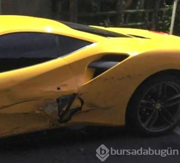 Şanssız garson 3 Ferrari'ye çarptı!
