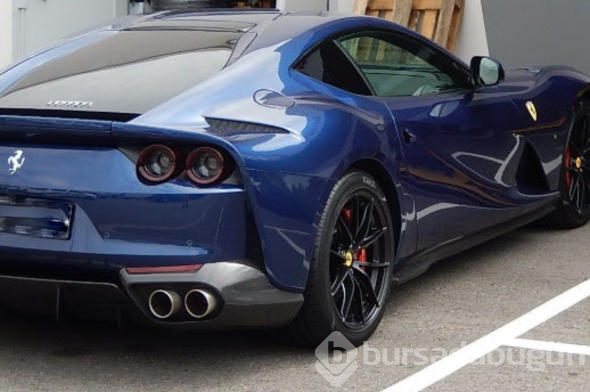 Şanssız garson 3 Ferrari'ye çarptı!
