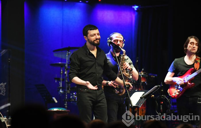 Mehmet Erdem'den modern sıra gecesi tadında konser