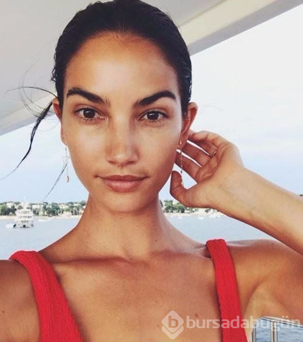 Taylor Hill'den sivilceli paylaşım (Victoria's Secret meleklerinin makyajsız halleri)