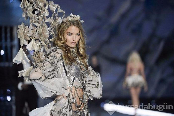 Taylor Hill'den sivilceli paylaşım (Victoria's Secret meleklerinin makyajsız halleri)