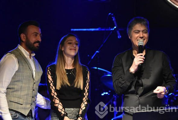 Aman ne yapıyorsunuz arkadaşlar! Sahnede panik
