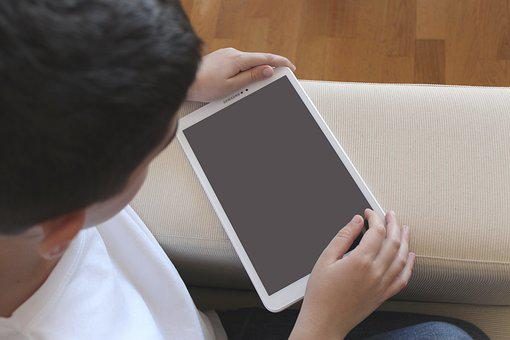 'Cep telefonu bağımlılığı 3 yaşına kadar düştü'
