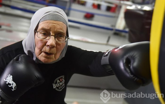 72 yaşındaki boksör Naciye
